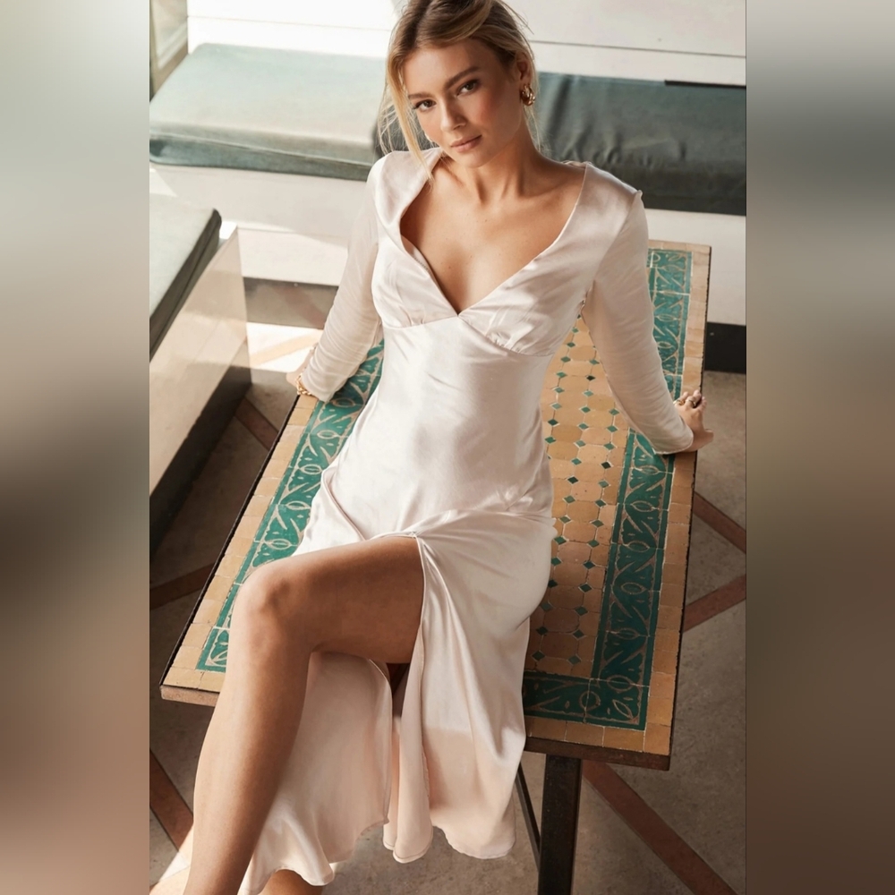Selfie Leslie Anjela Long Sleeve Thigh Split Midi Dress